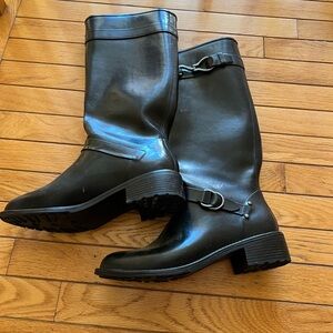 Women’s black waterproof rain boot, size 9